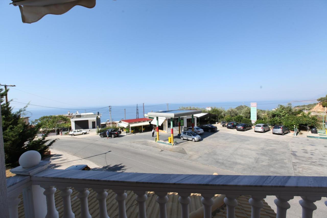 Hotel Lagjini Лукове Экстерьер фото