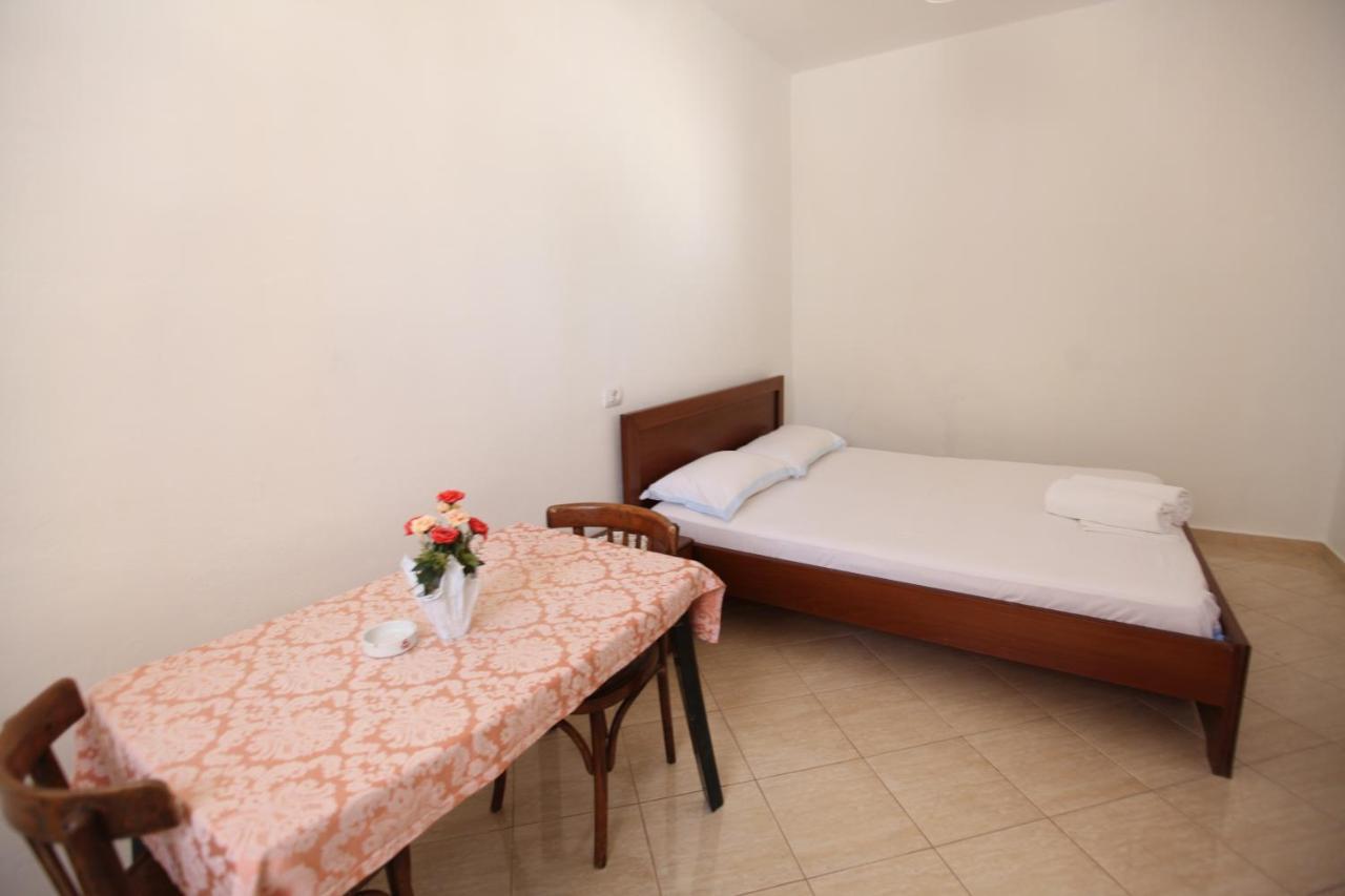 Hotel Lagjini Лукове Экстерьер фото