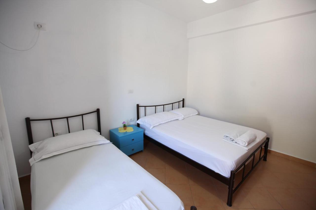 Hotel Lagjini Лукове Экстерьер фото