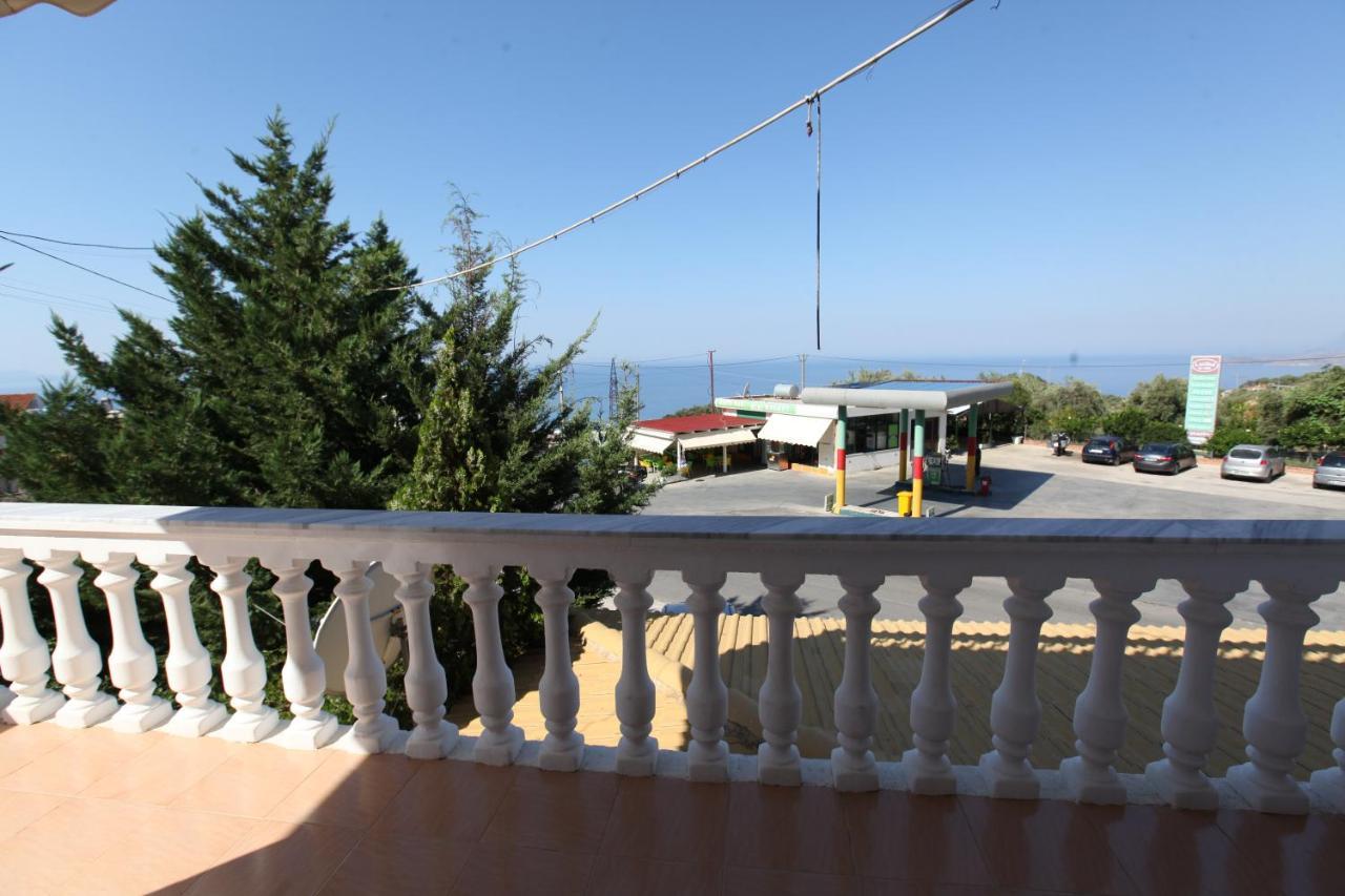 Hotel Lagjini Лукове Экстерьер фото