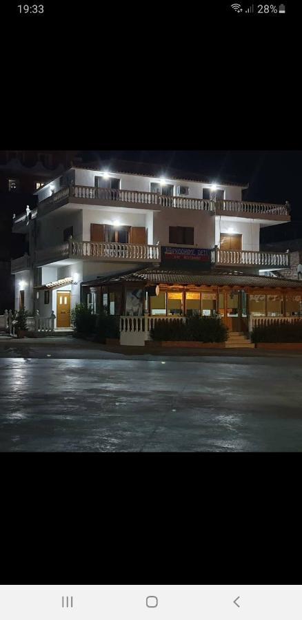 Hotel Lagjini Лукове Экстерьер фото