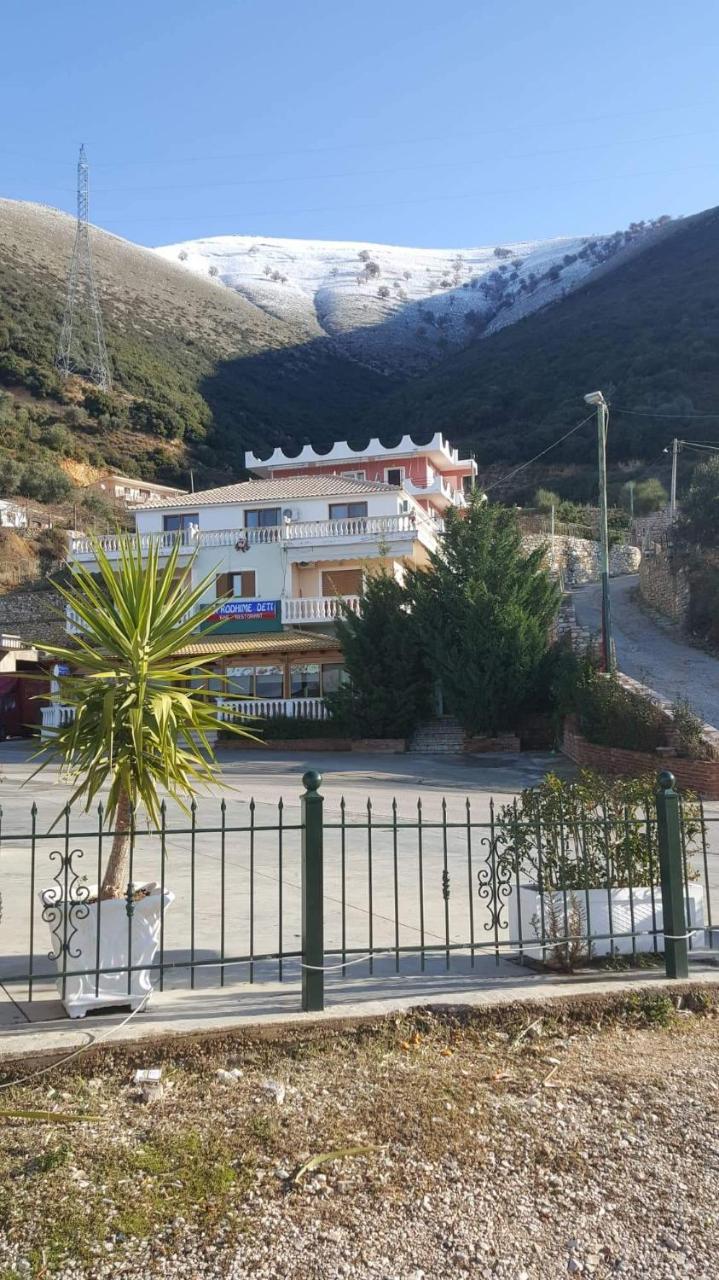 Hotel Lagjini Лукове Экстерьер фото