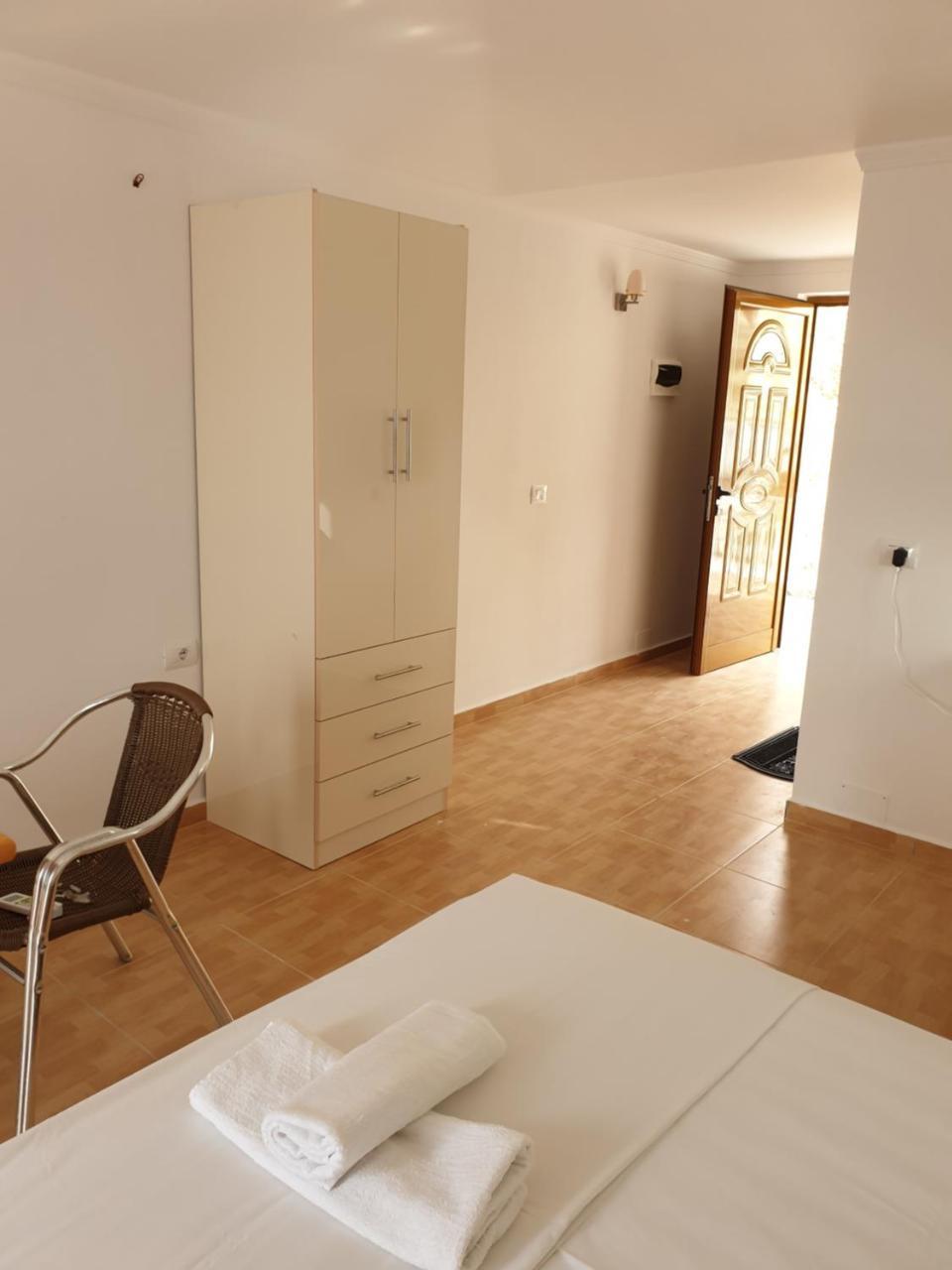 Hotel Lagjini Лукове Экстерьер фото