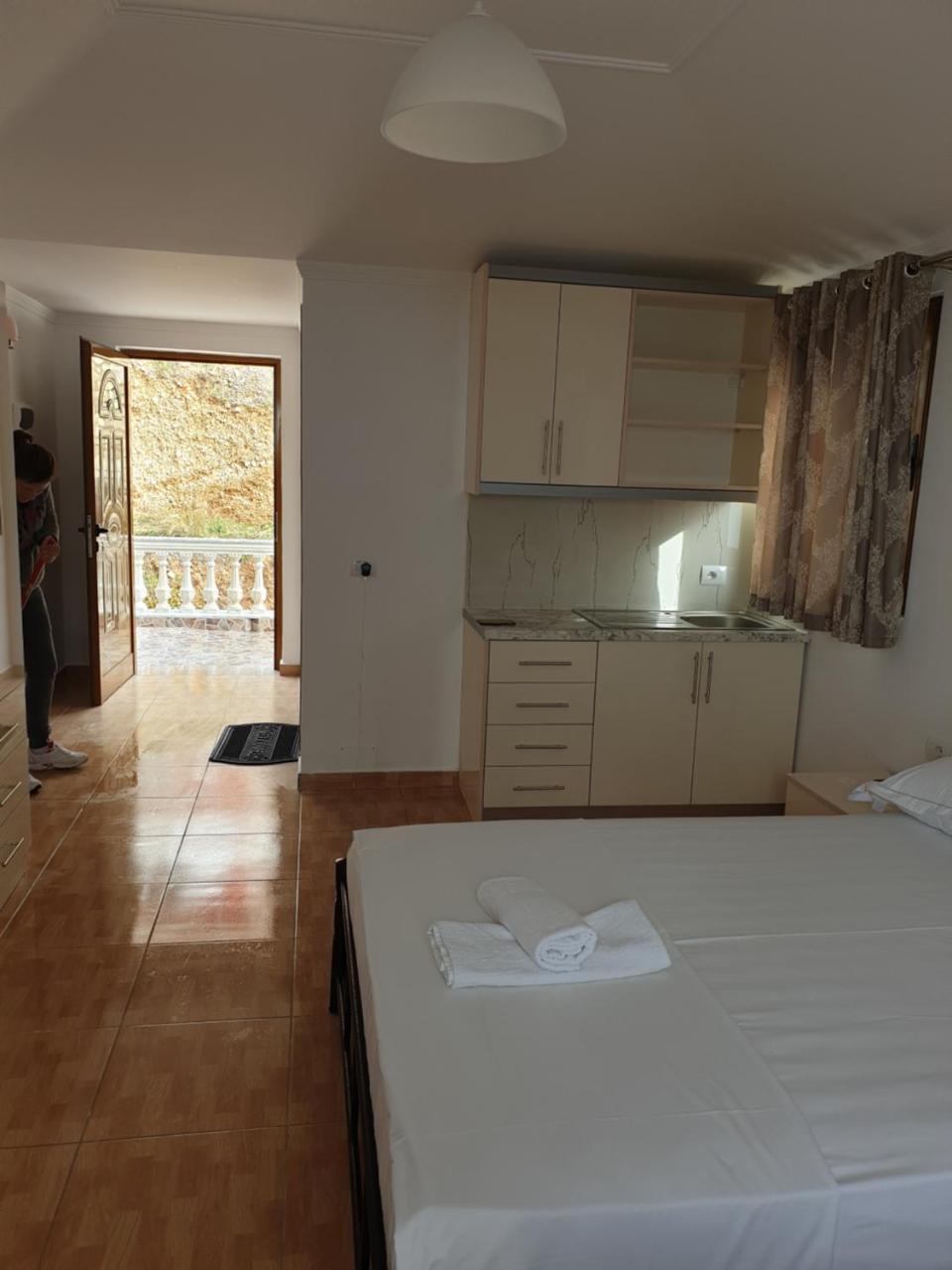 Hotel Lagjini Лукове Экстерьер фото