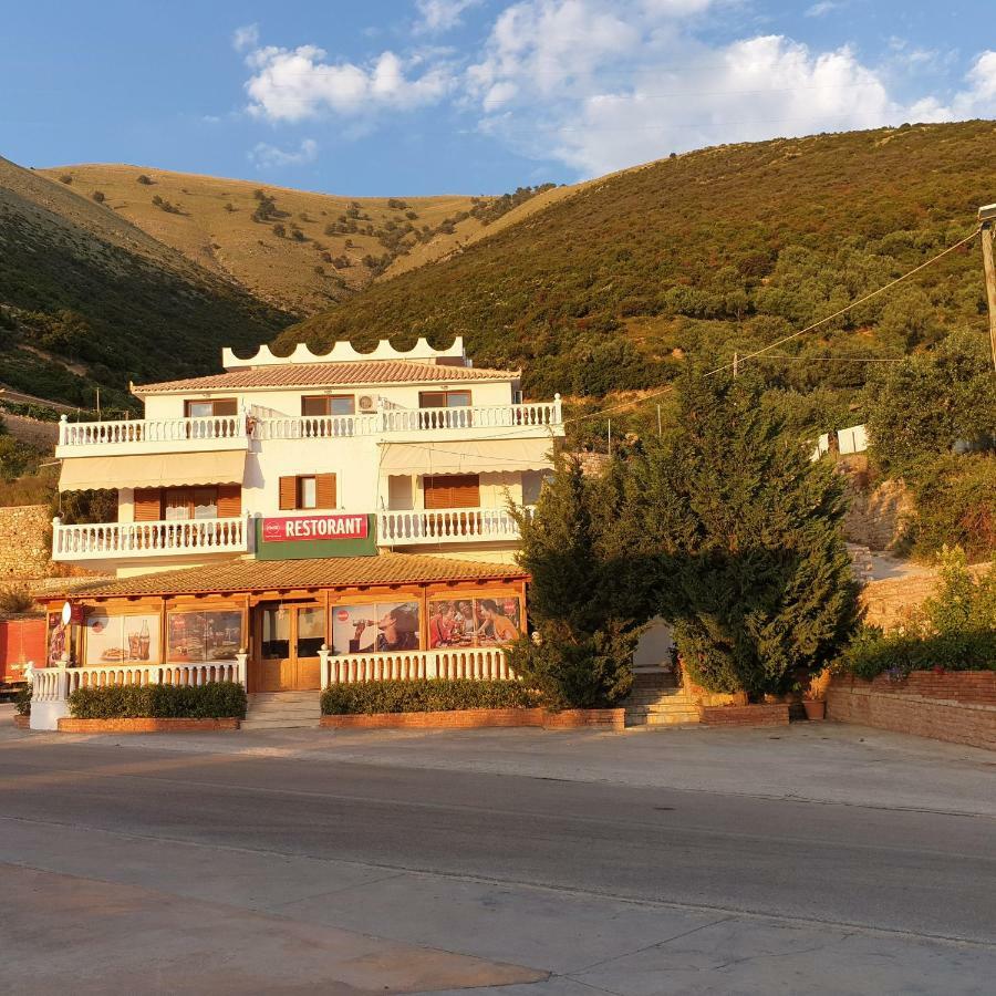 Hotel Lagjini Лукове Экстерьер фото